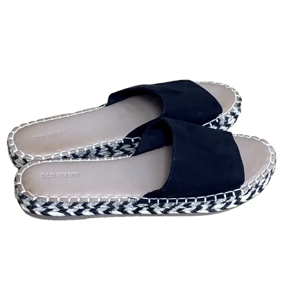 Old Navy woven rope and faux suede slide on sandals. Women’s size 10